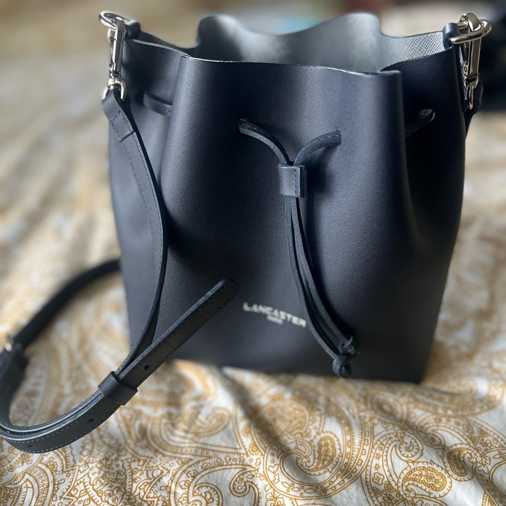 Shoulder bucket bag